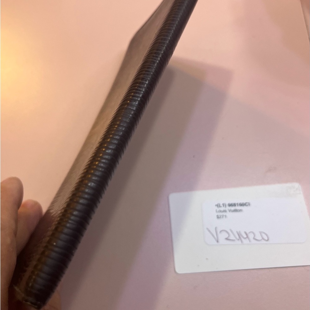 Louis Vuitton Black Wallet Epi Leather Wallet
LV bifold wallet LV cardholder - Picture 11 of 11